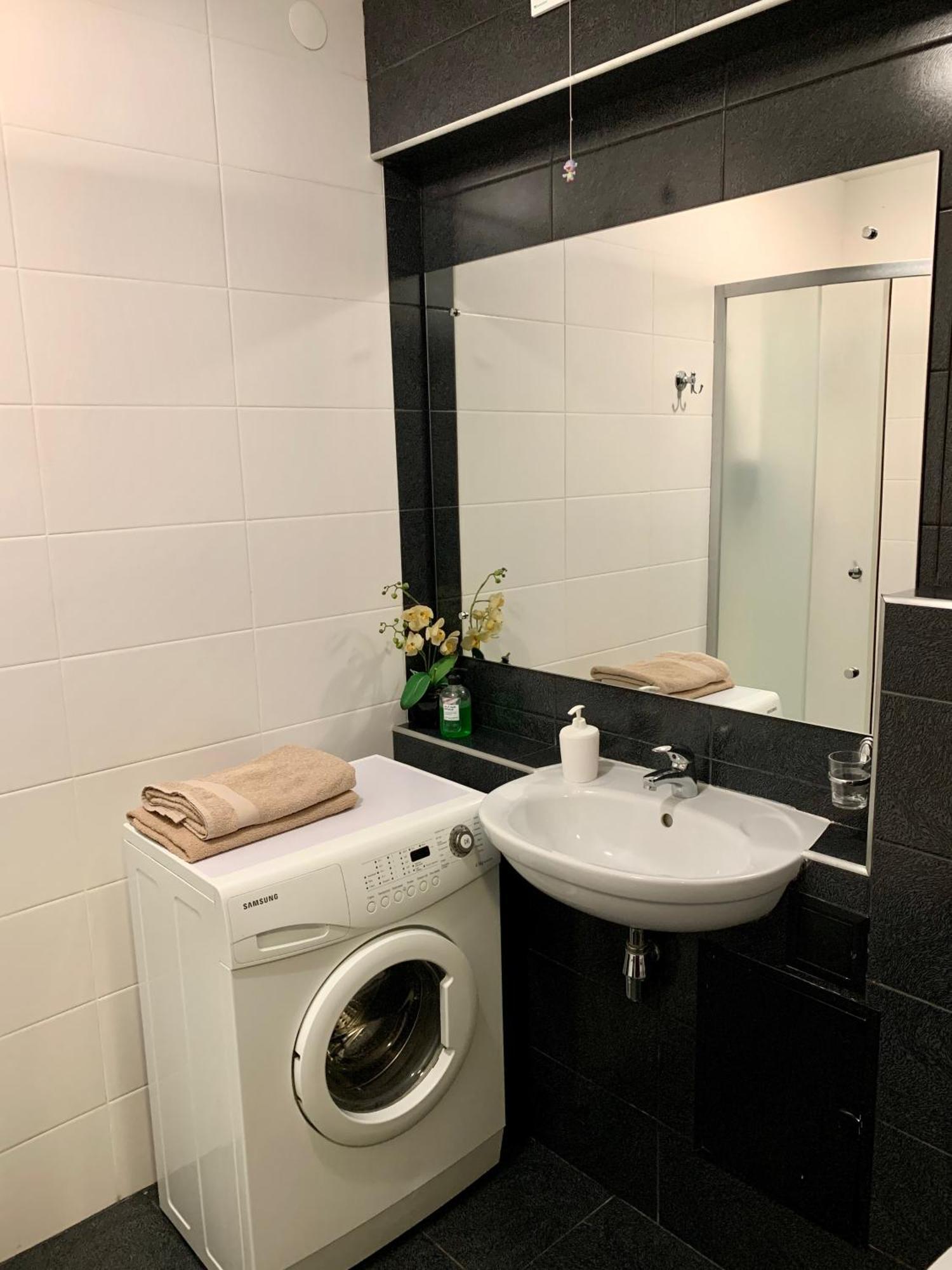Apartment In Kharkiv , Prospect Nauki 19A Ngoại thất bức ảnh